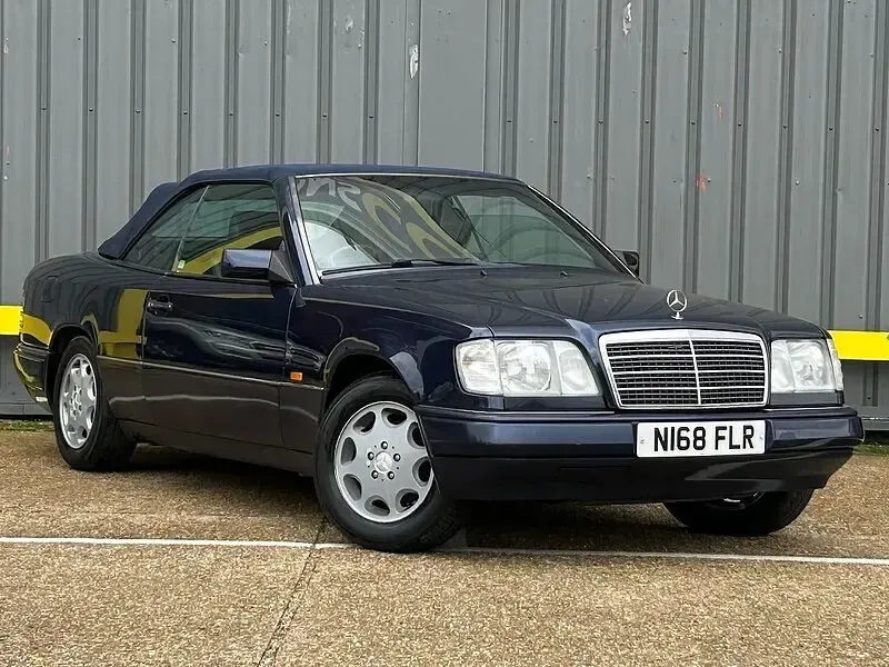 Used Mercedes E220 1995 Blue Sedan