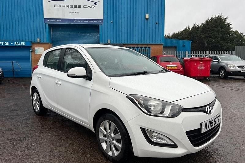 White Used 2015 Hyundai i20 Active Hatchback | £3,875 (Good price) - Image 1/1