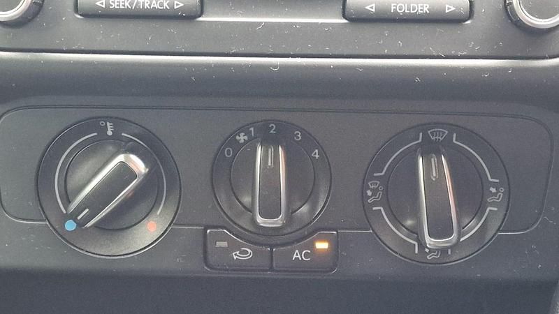 Begagnad VW Polo Match 70 HK (51 kW) 2012 Röd Halvkombi