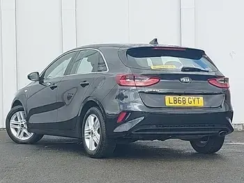 Usado Kia Ceed 114 CV (83 kW) 2019 Negro Utilitario