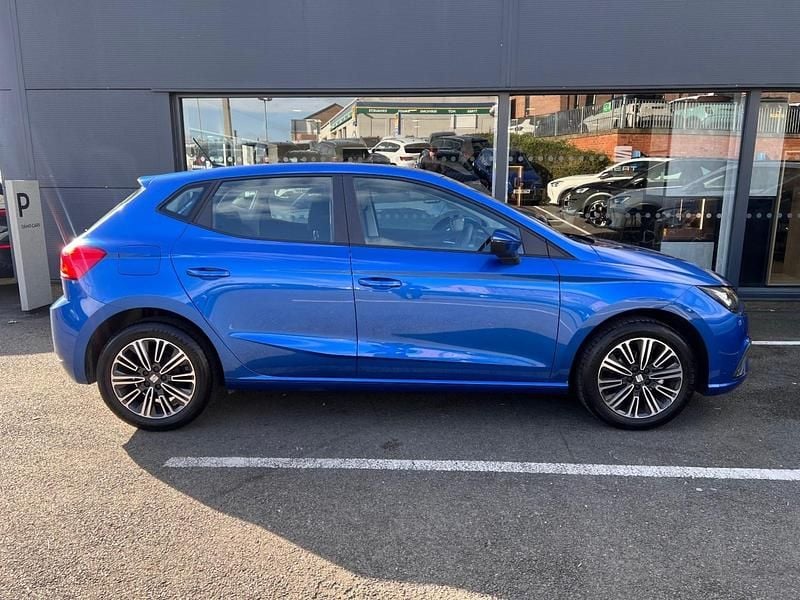 Used Seat Ibiza SE Technology 95 HP (69 kW) 2025 Sapphire blue Hatchback