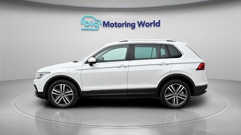 Usado VW Tiguan Elegance 245 HP (180 kW) 2023 Branco SUV