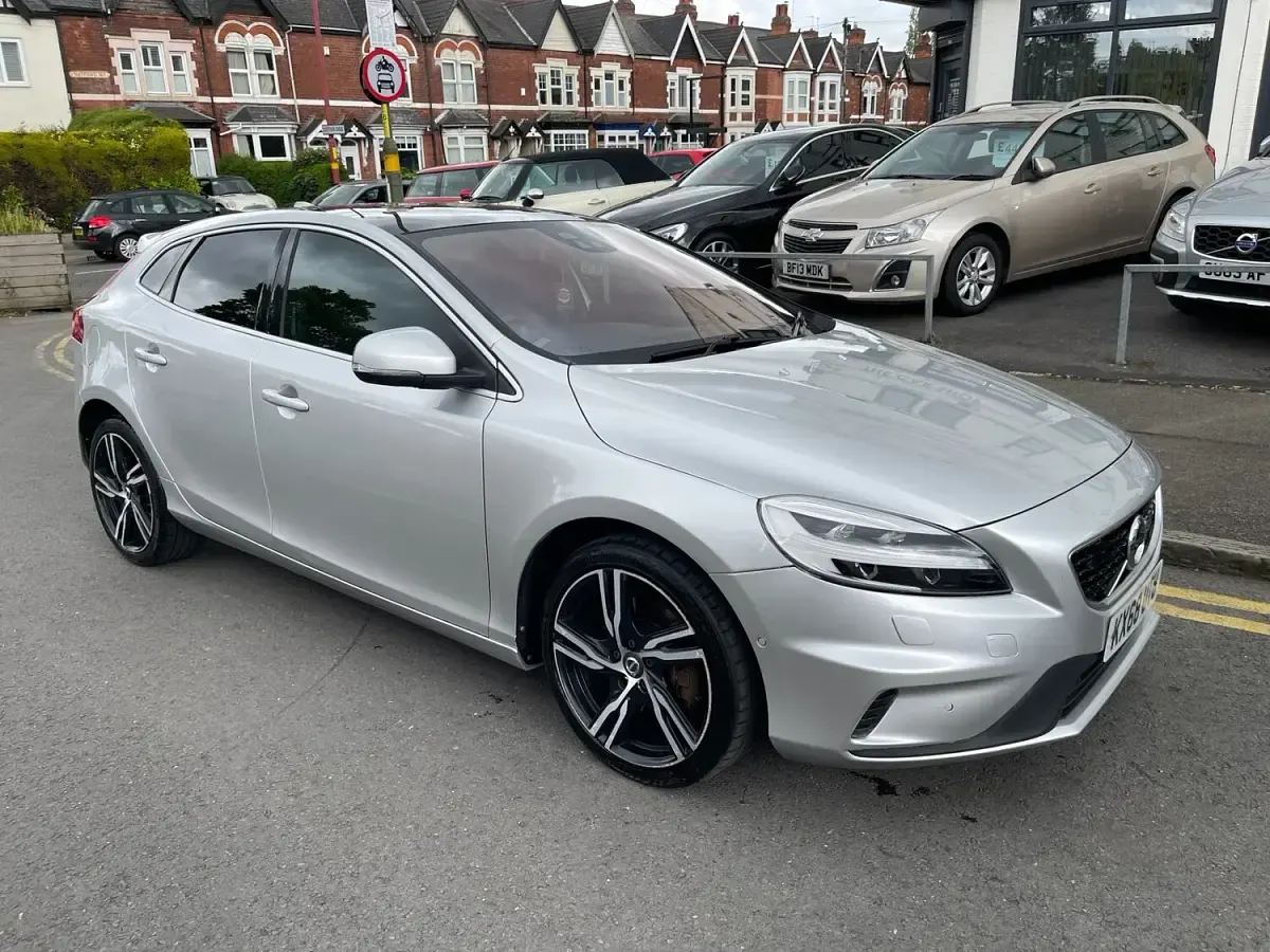 Used Volvo V40 R-Design Pro 150 HP (110 kW) 2018 Silver Hatchback