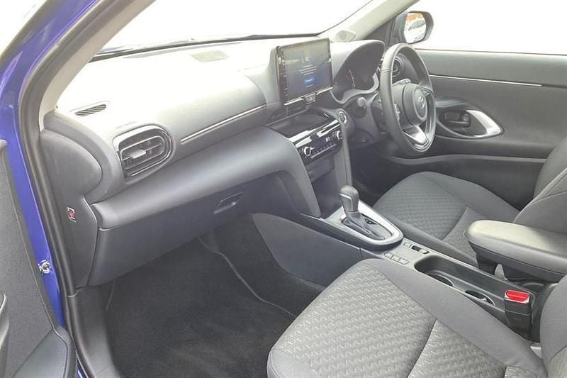 Used Toyota Yaris Cross 116 HP (85 kW) 2025 Juniper blue SUV