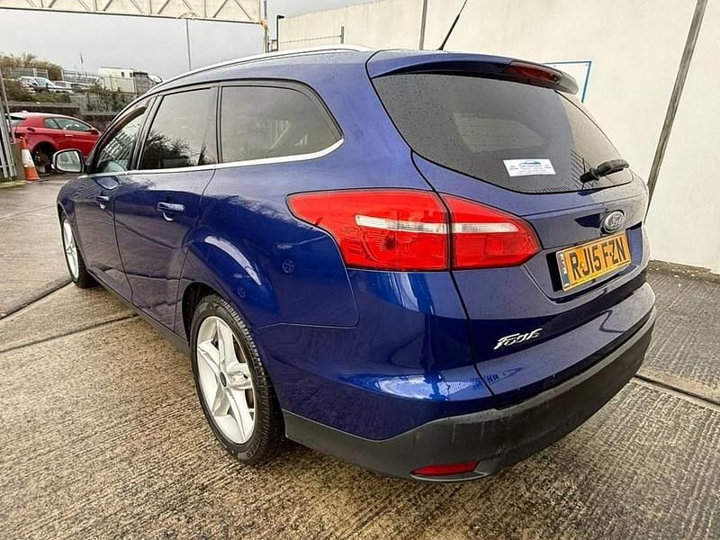 Used Ford Focus Zetec 120 HP (88 kW) 2015 Blue Estate