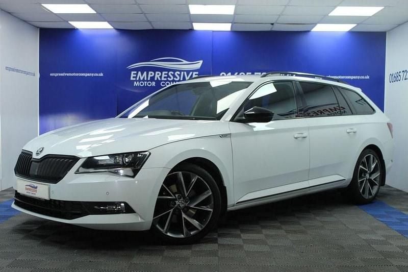 Used Skoda Superb SportLine 190 HP (139 kW) 2019 White Estate