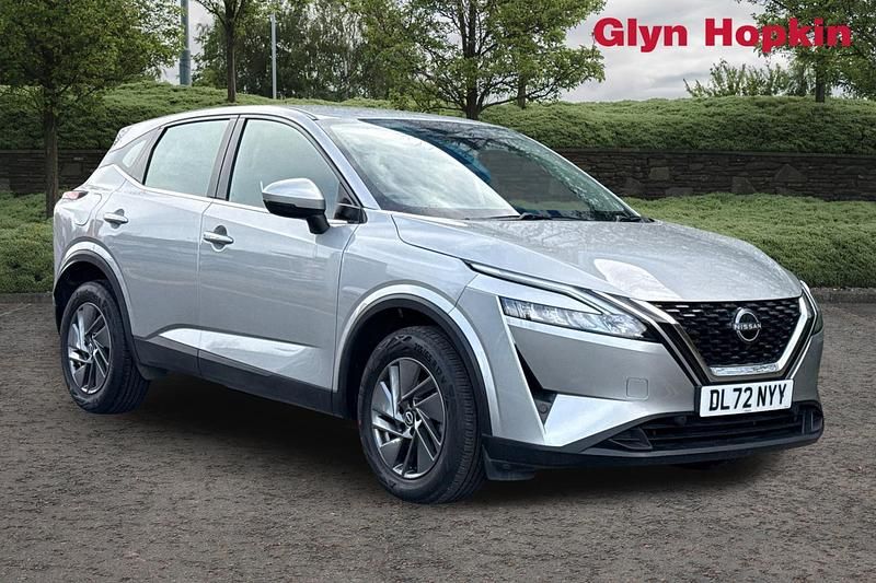 Used Nissan Qashqai Acenta Premium 140 HP (102 kW) 2023 Silver SUV