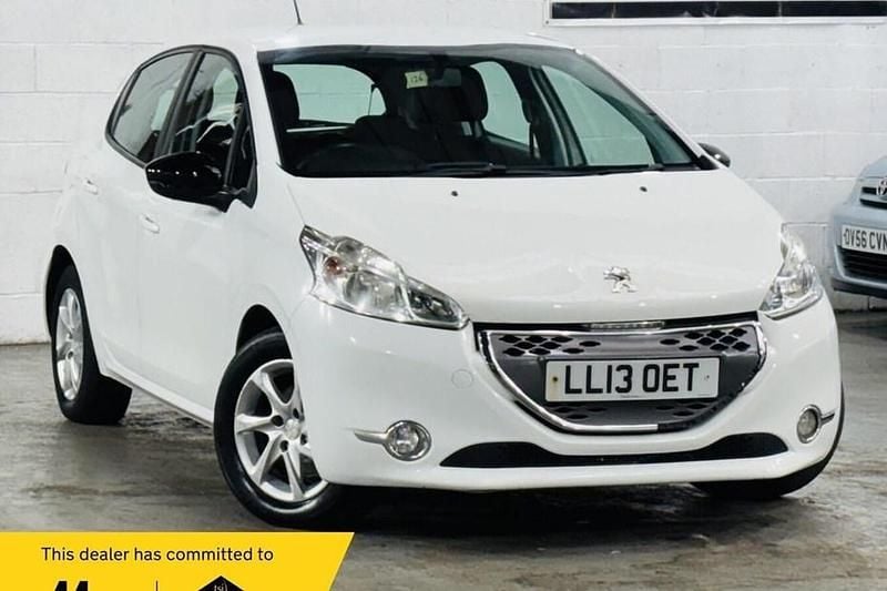 White Used 2013 Peugeot 208 Active Hatchback | £3,000 (Fair price) - Image 1/1