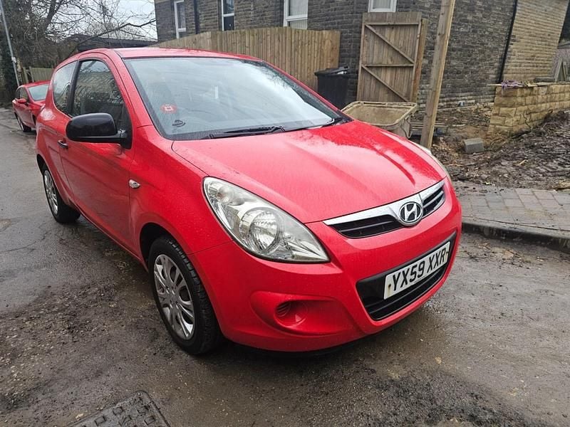 Used Hyundai i20 Classic 77 HP (56 kW) 2009 Red Hatchback
