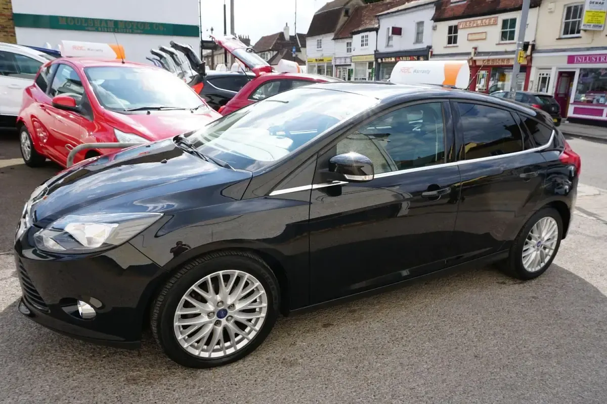Used Ford Focus Zetec 115 HP (84 kW) 2012 Black Hatchback