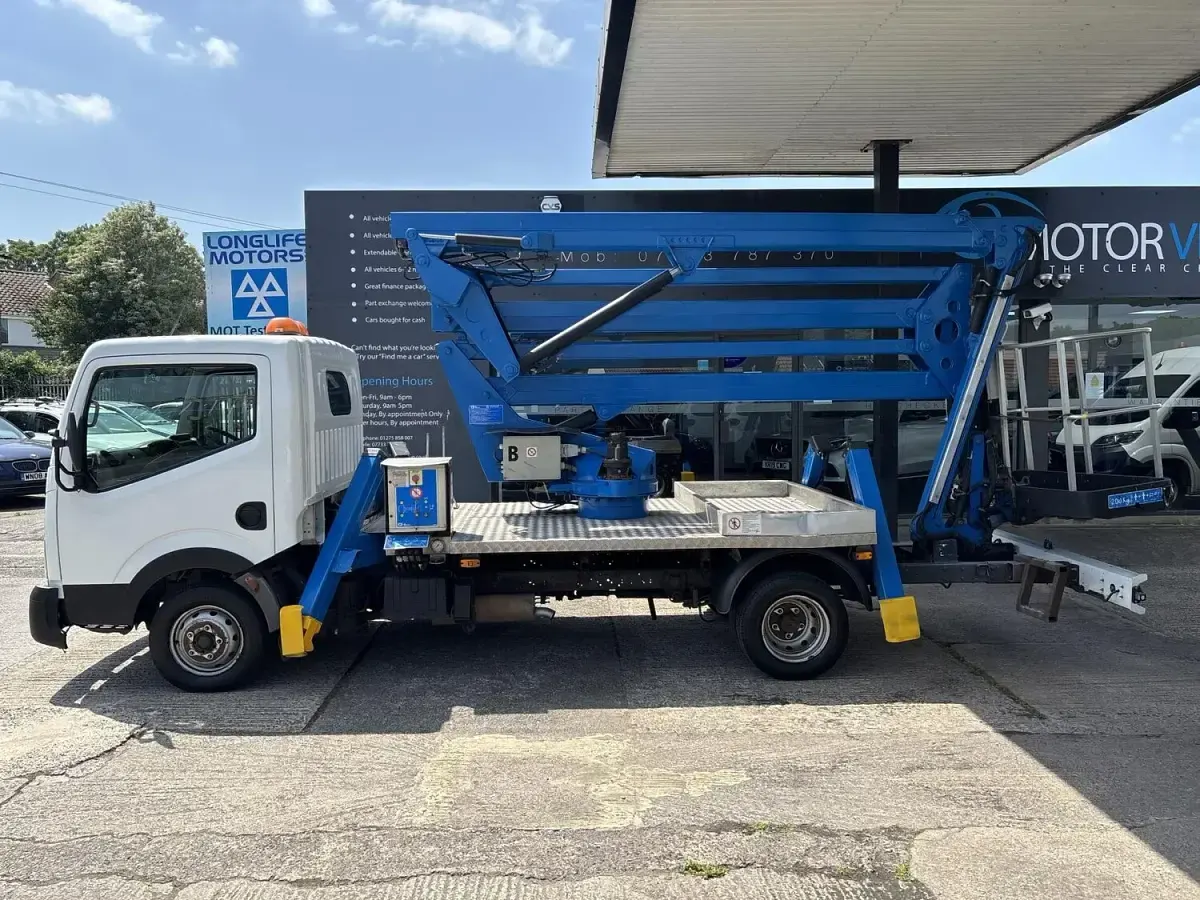 Used Nissan Cabstar 130 HP (95 kW) 2010 White Pickup