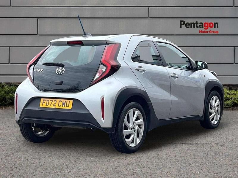 Used Toyota Aygo X PURE 72 HP (52 kW) 2023 Silver SUV