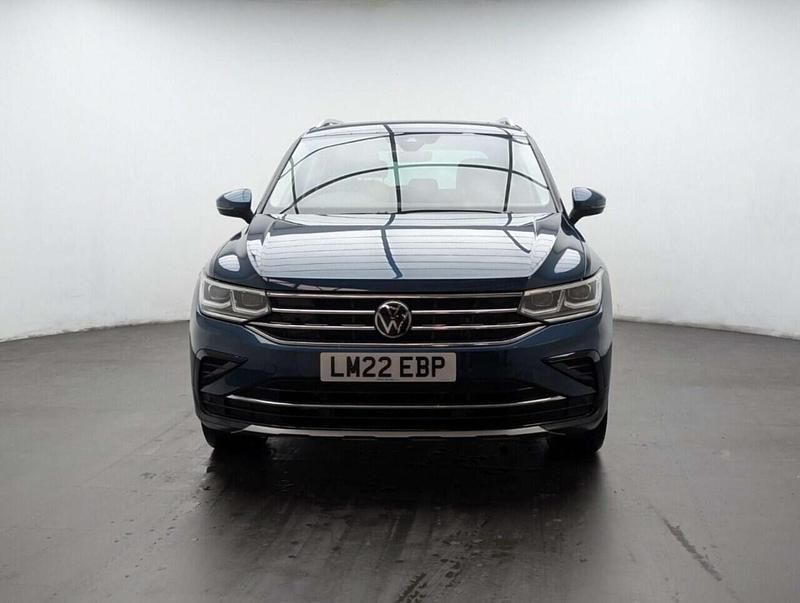 Usado VW Tiguan Elegance 150 HP (110 kW) 2022 Azul SUV