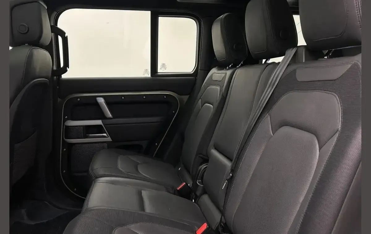 Used Land Rover Defender HSE Dynamic 296 HP (217 kW) 2023 Green SUV