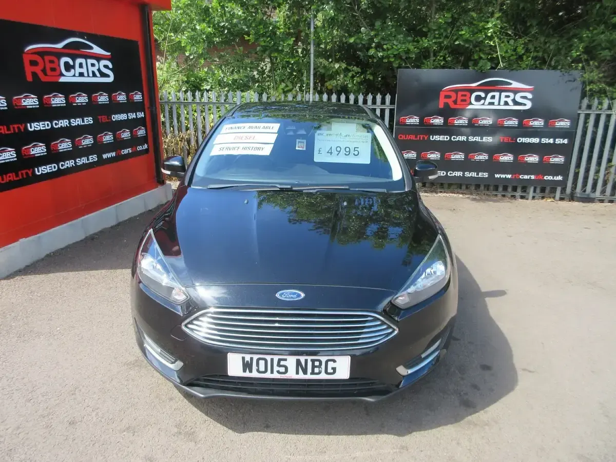 Used Ford Focus Titanium 120 HP (88 kW) 2015 Black Hatchback
