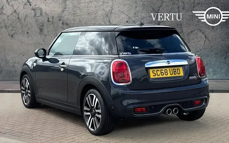 Usado Mini Cooper S Comfort 192 HP (141 kW) 2019 Cinzento Citadino
