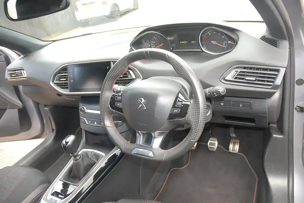 Używany Peugeot 308 GT-line 2020 Szary Hatchback