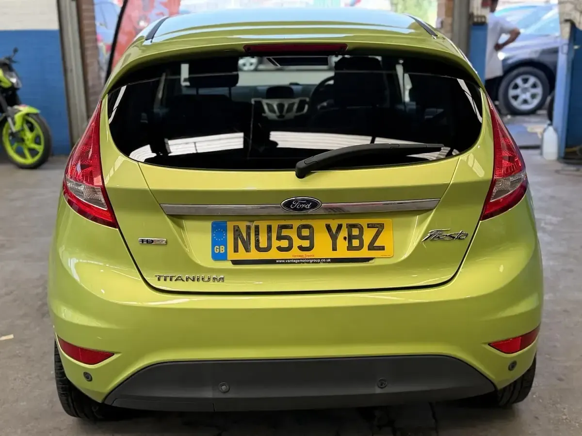 Used Ford Fiesta Titanium 89 HP (65 kW) 2009 Green Hatchback