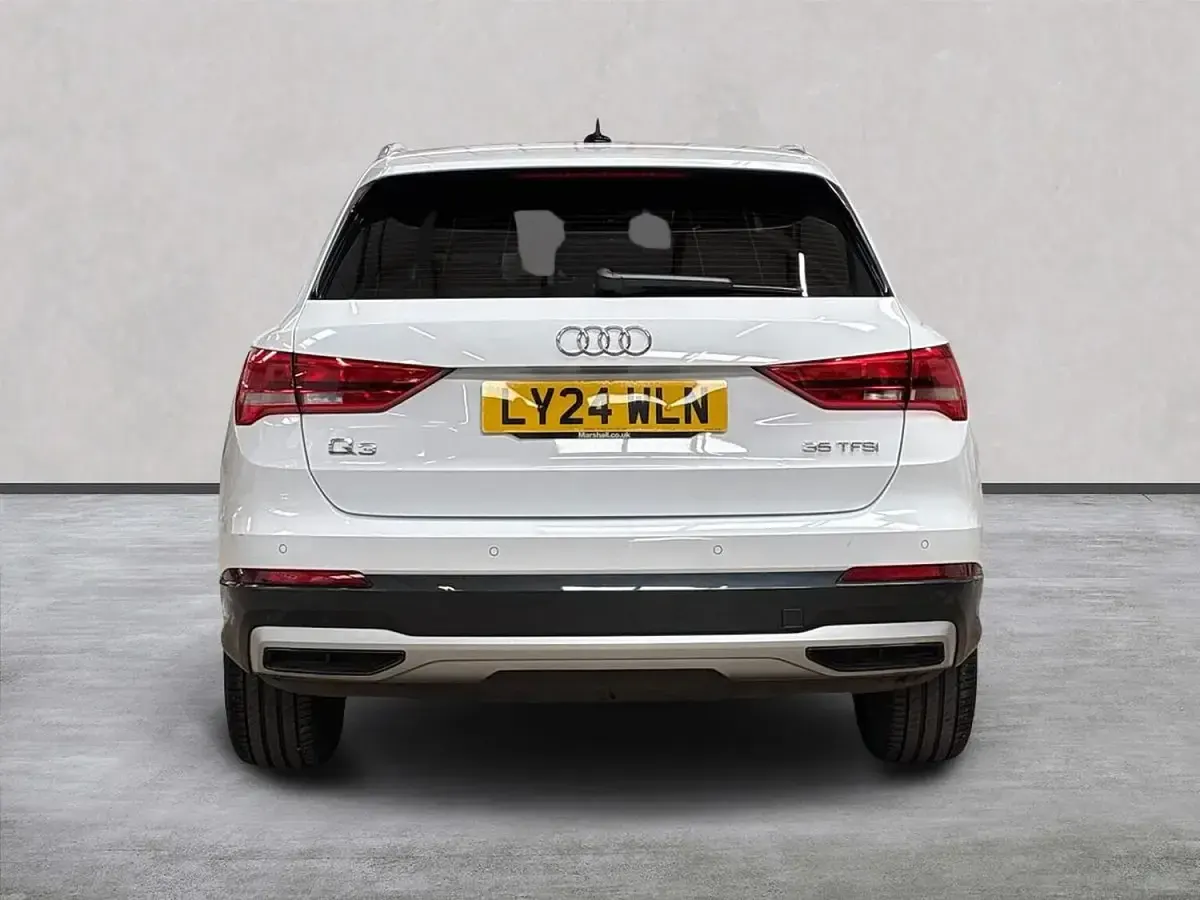 Begagnad Audi Q3 Sport 150 HK (110 kW) 2024 Vit SUV