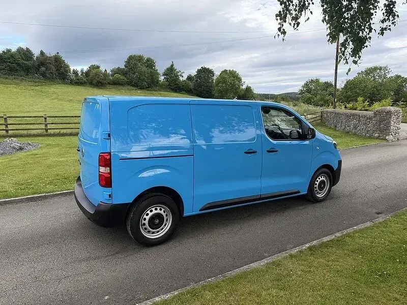 Used Vauxhall Vivaro 120 HP (88 kW) 2024 Blue MPV