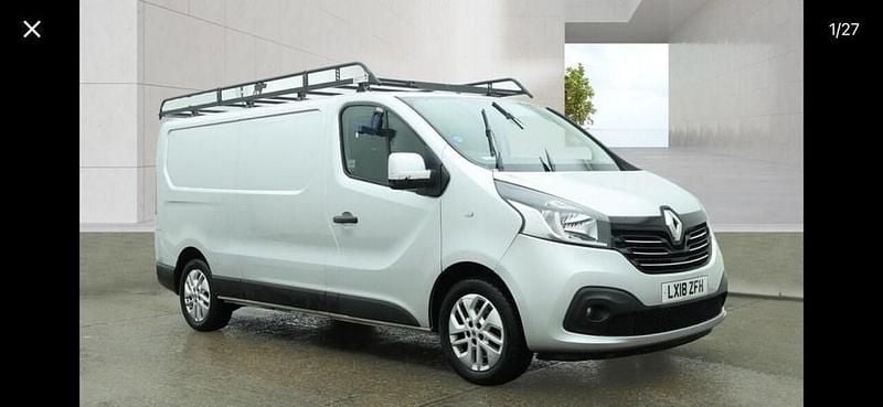 Begagnad Renault Trafic 2018 Silver Minibuss