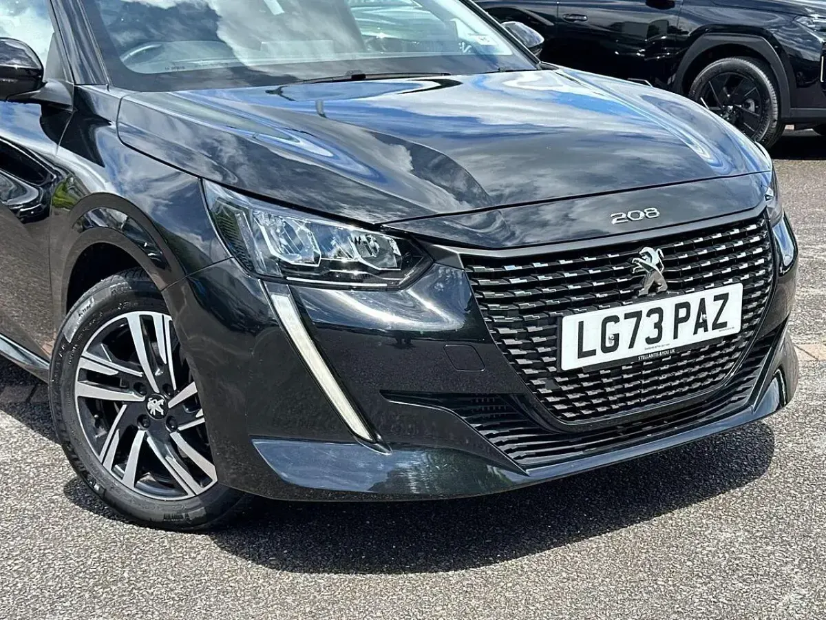 Used Peugeot 208 Active+ 99 HP (72 kW) 2023 Black Hatchback