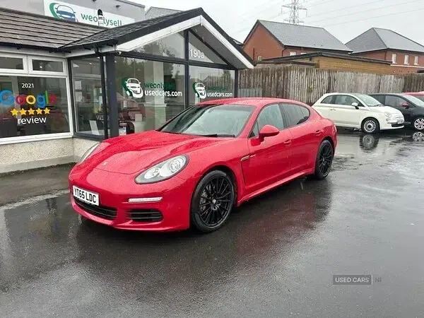 Used Porsche Panamera 300 HP (220 kW) 2015 Red Hatchback