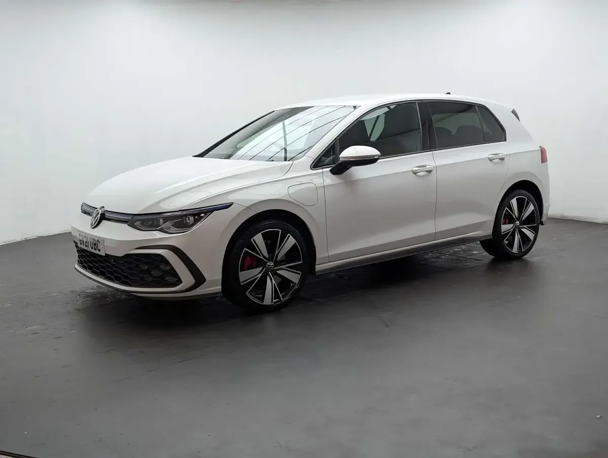 Begagnad VW Golf VII GTE 2021 Vit Halvkombi