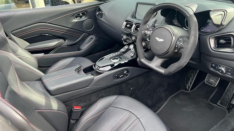 Used Aston Martin Vantage 502 HP (369 kW) 2023 Green Coupe