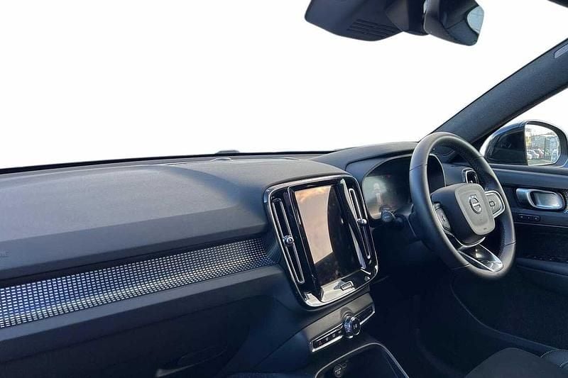 Used Volvo XC40 Plus 197 HP (144 kW) 2025 Onyx black SUV