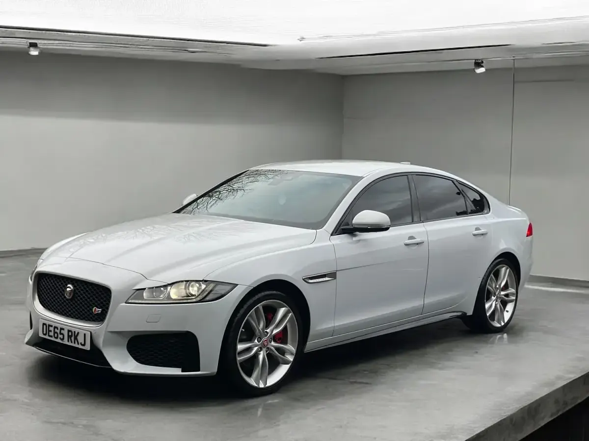 Usado Jaguar XF S 300 HP (220 kW) 2015 Branco Sedan
