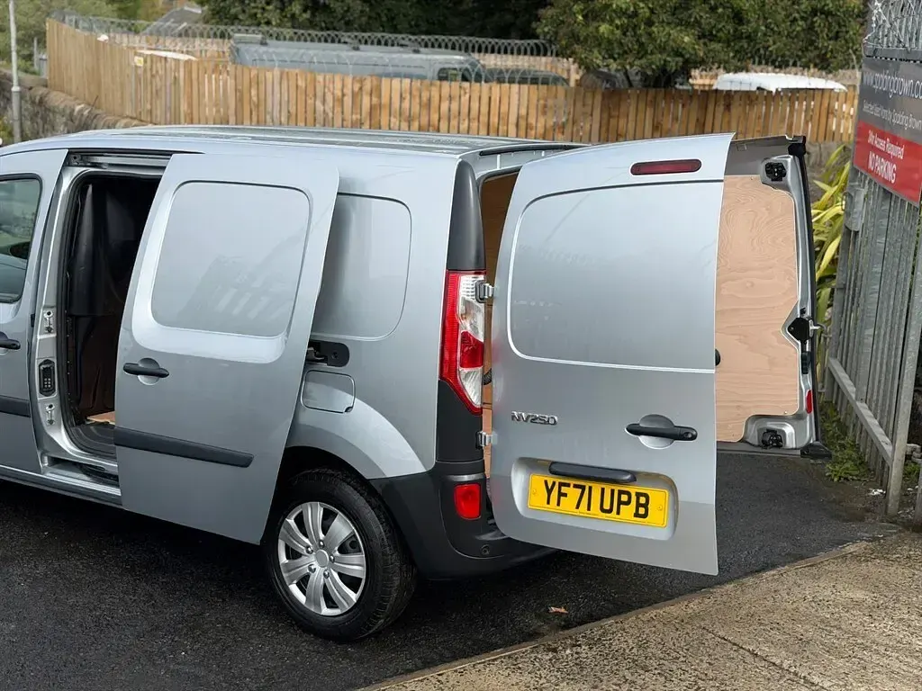 Used Nissan NV250 Acenta 95 HP (69 kW) 2021 Grey Van