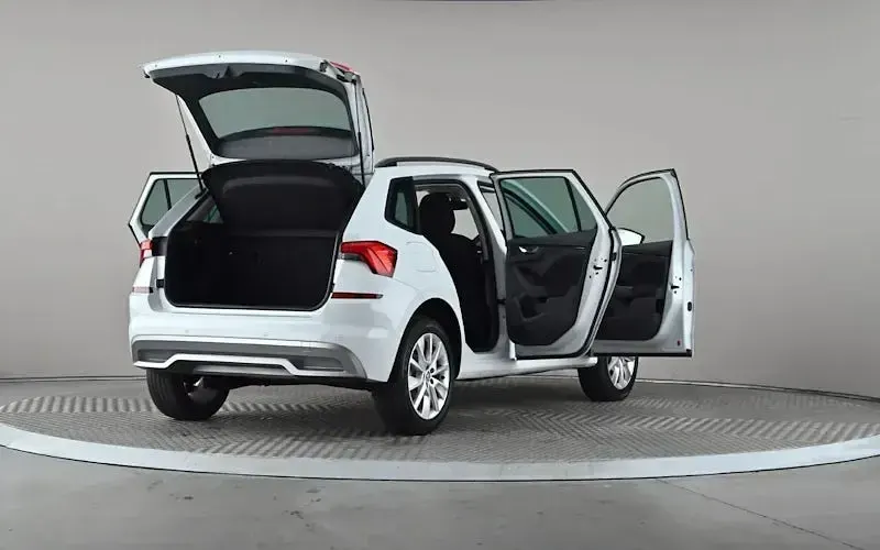 Used Skoda Kamiq SE Drive 95 HP (69 kW) 2023 White SUV