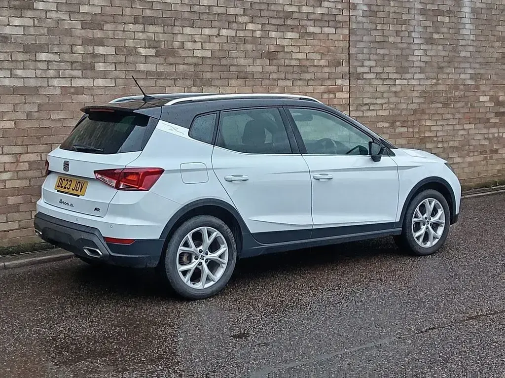 Used Seat Arona FR 110 HP (80 kW) 2023 White SUV