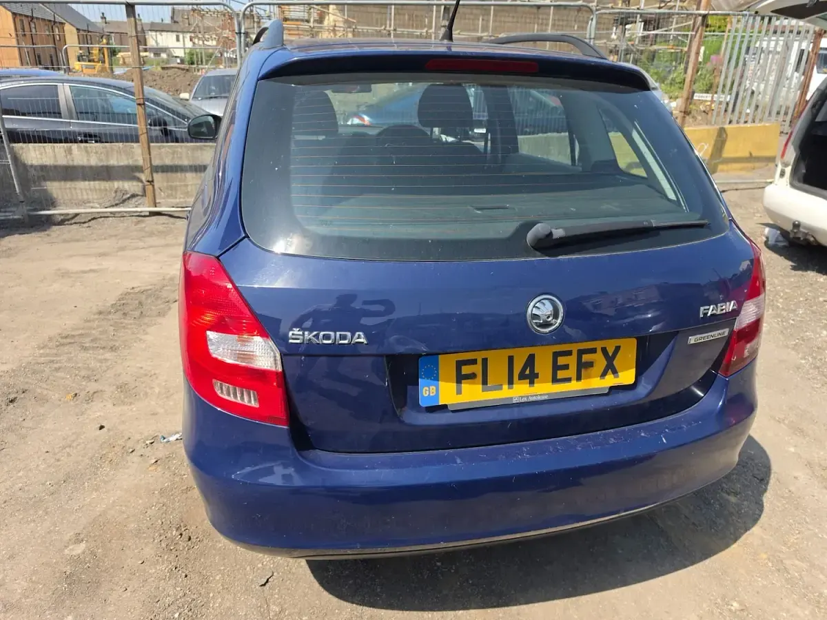 Used Skoda Fabia GreenLine 75 HP (55 kW) 2014 Blue Estate
