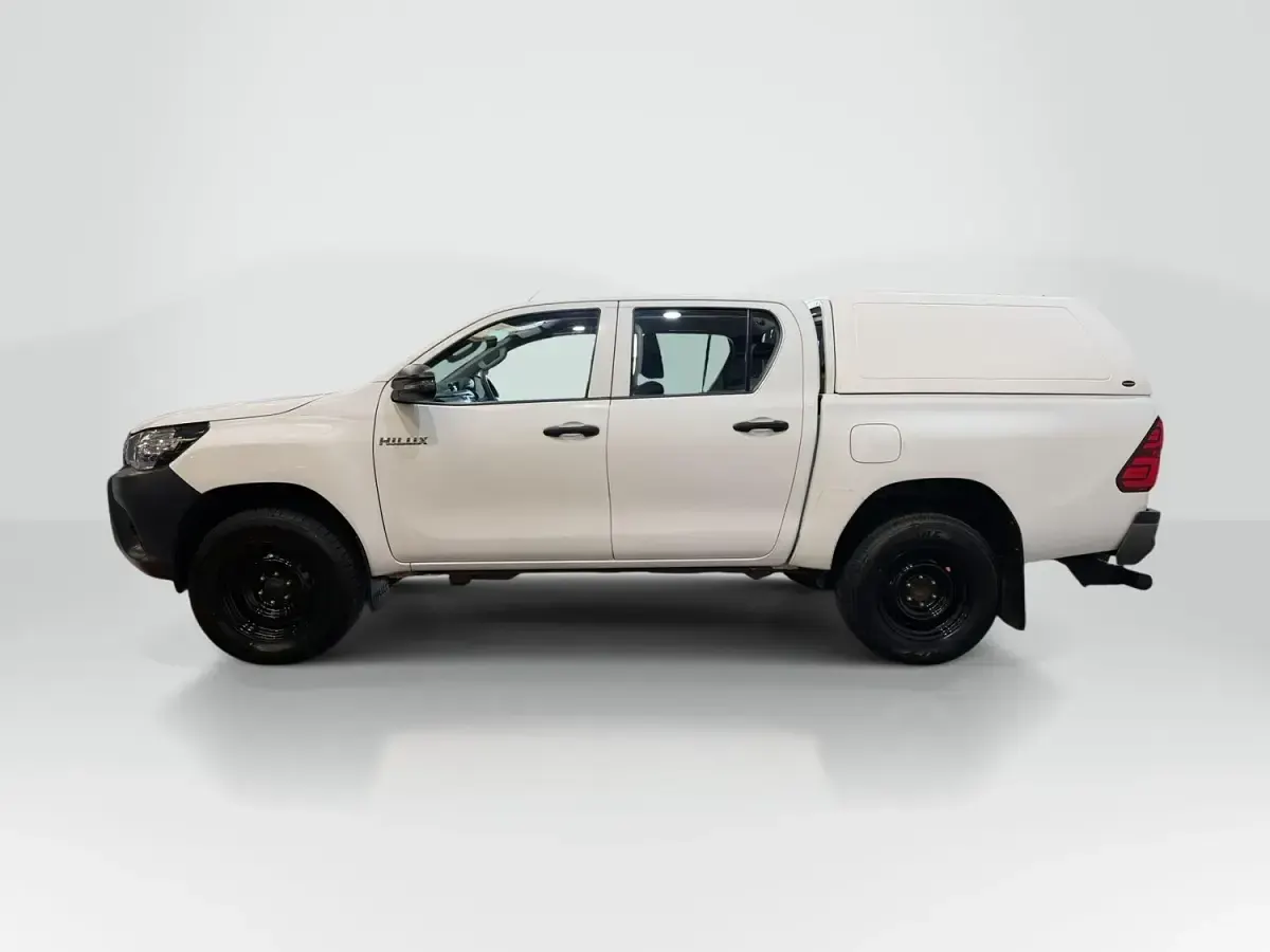 Used Toyota HiLux Active 150 HP (110 kW) 2019 White Pickup