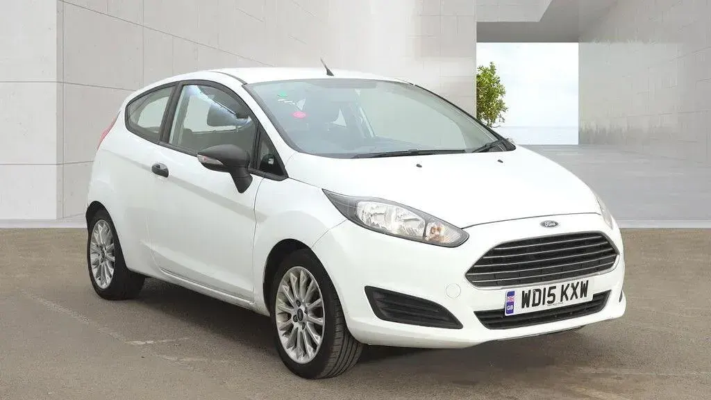 Used Ford Fiesta Studio 2015 White Hatchback