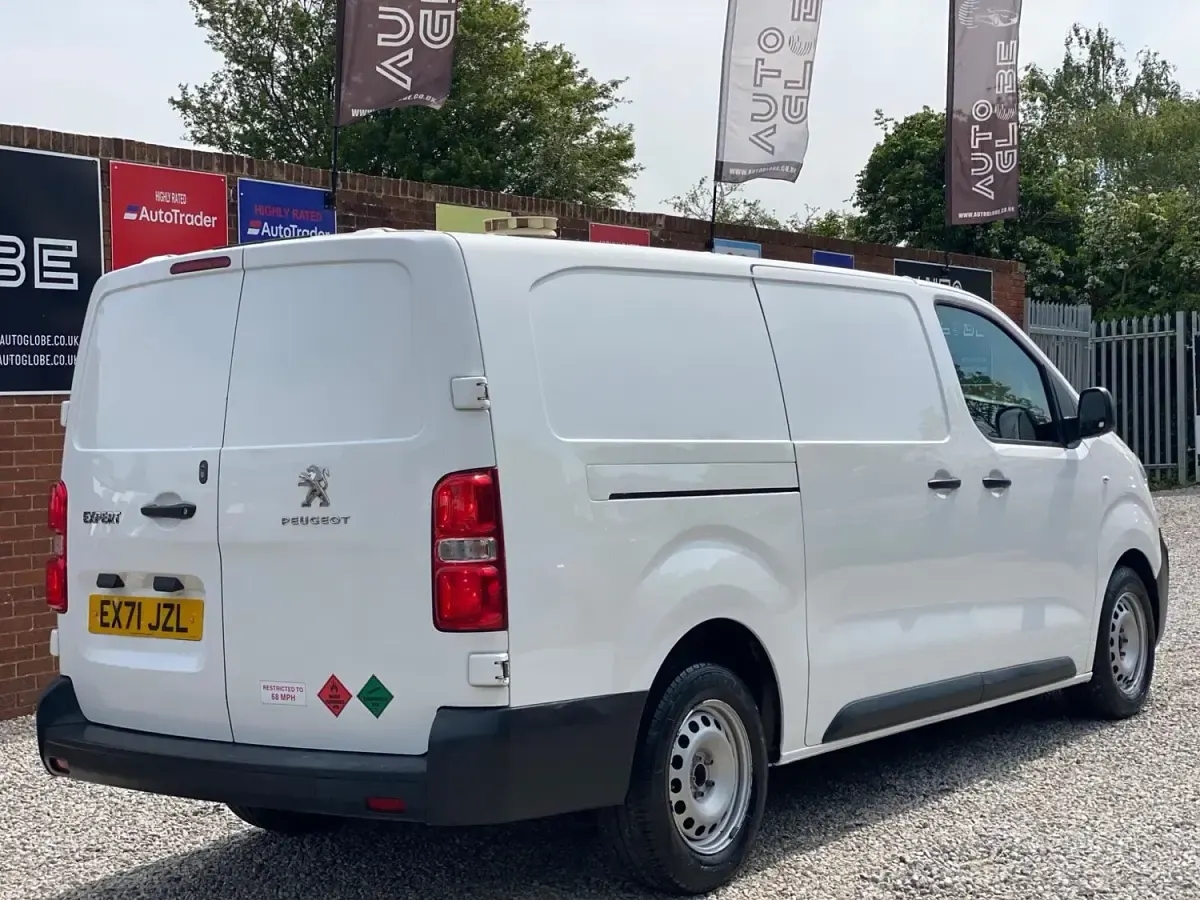 Second-hand Peugeot Expert Premium 2021 Alb Van