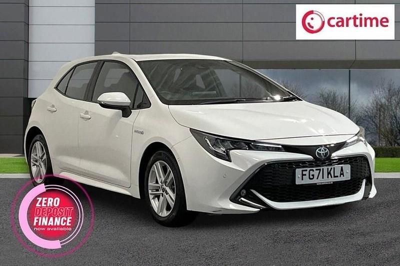 Used Toyota Corolla 122 HP (89 kW) 2021 White Hatchback
