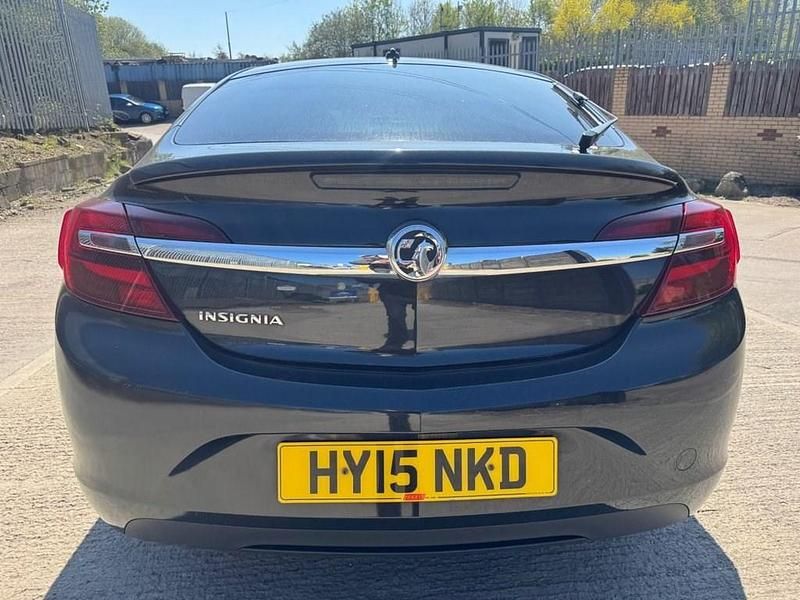 Used Vauxhall Insignia SRi 140 HP (102 kW) 2015 Black Hatchback