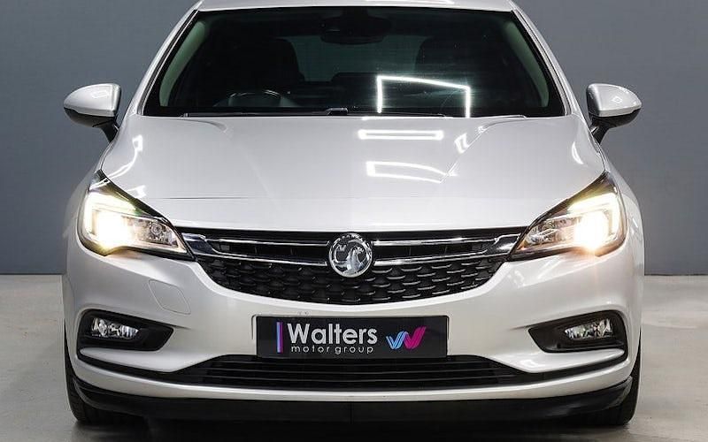 Second-hand Vauxhall Astra Design Edition 110 CP (80 kW) 2019 Argintiu Hatchback