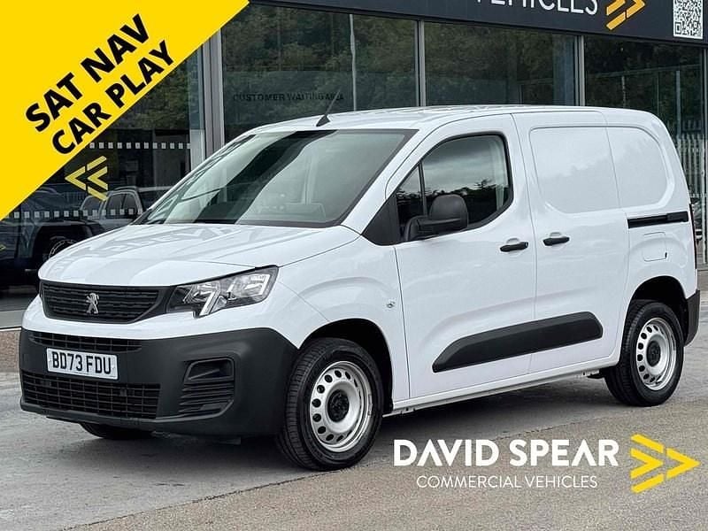 White Used 2023 Peugeot Partner Premium MPV | £12,990 (Good price) - Image 1/3