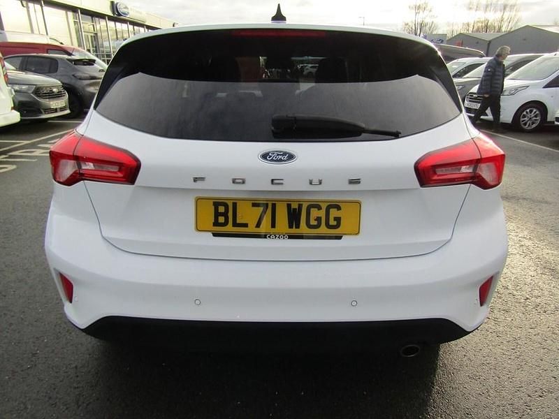 Begagnad Ford Focus Titanium 125 HK (91 kW) 2022 Vit Halvkombi
