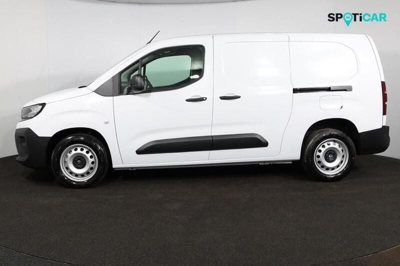 White New 2024 Vauxhall Combo S MPV | £17,195 (Good price) - Image 1/3