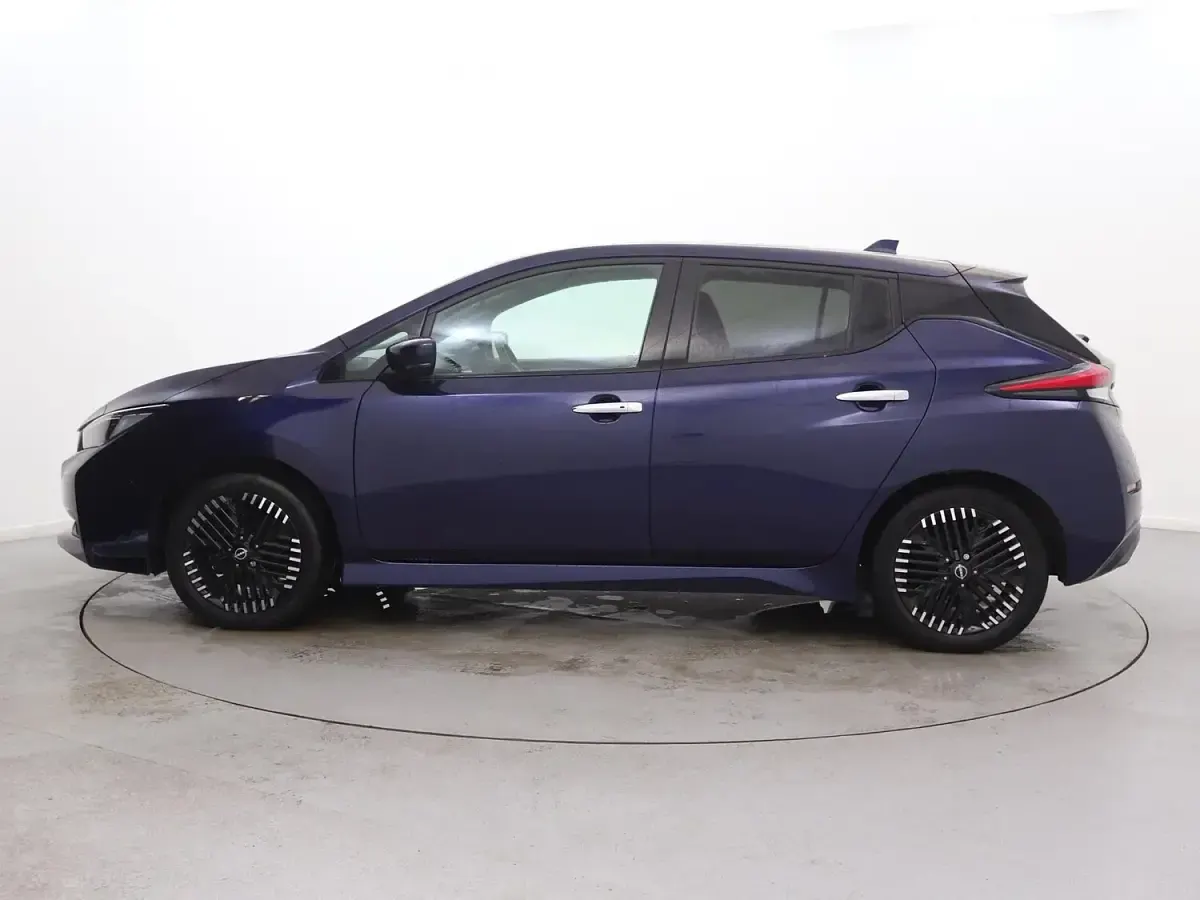 Used Nissan Leaf Tekna 110 kW (150 HP) 2022 Blue Hatchback
