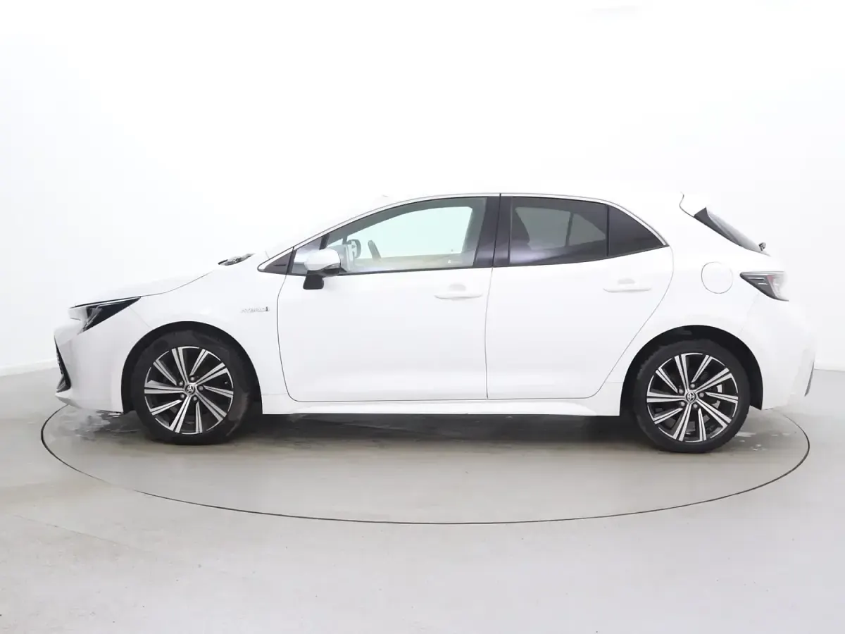 Usado Toyota Corolla Design 122 CV (89 kW) 2021 Blanco Utilitario