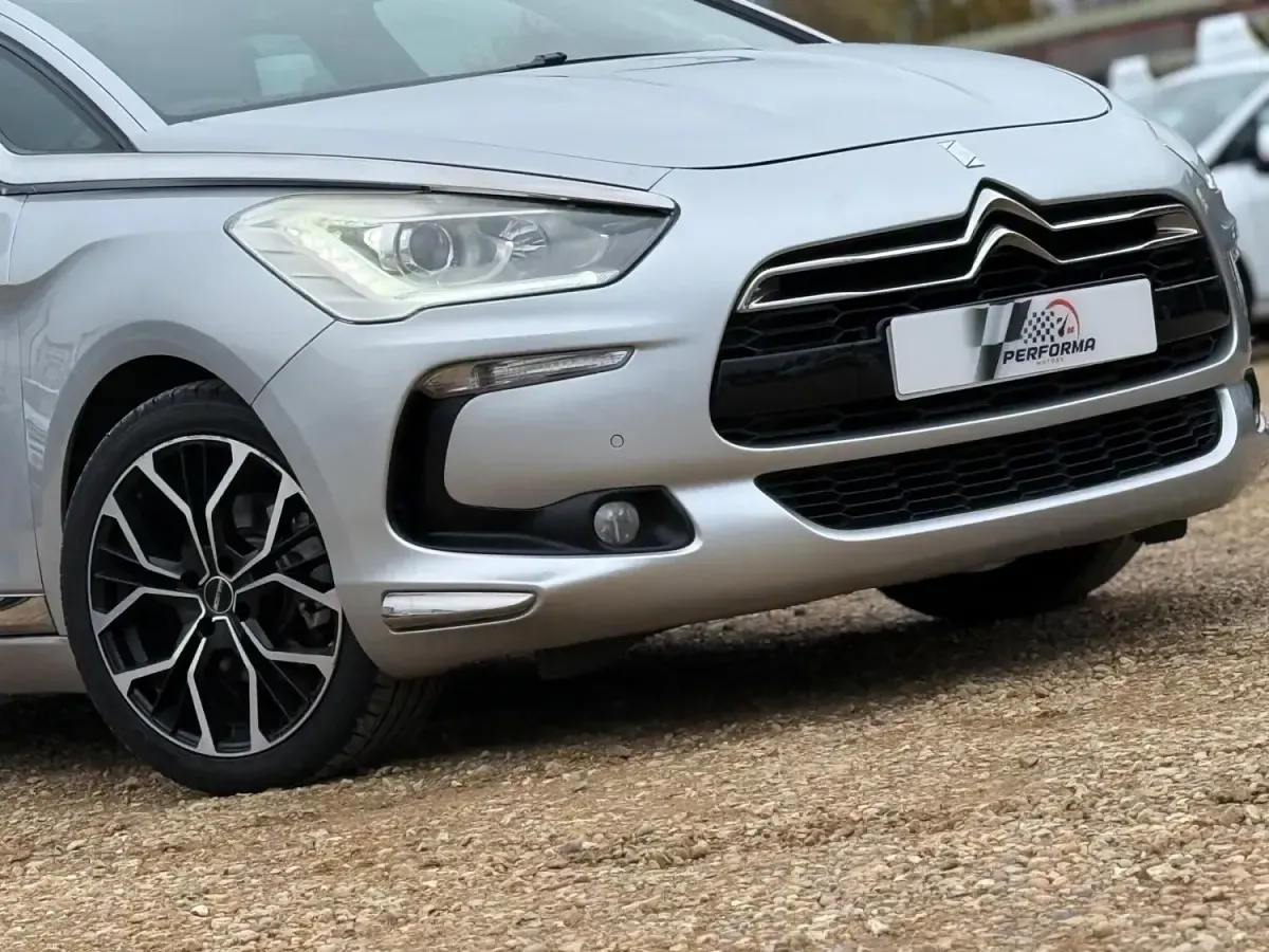Usado Citroën DS5 115 HP (84 kW) 2014 Prateado Citadino