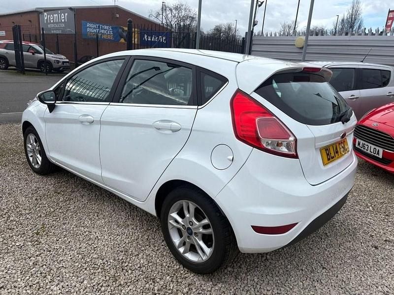 Used Ford Fiesta Zetec 82 HP (60 kW) 2014 White Hatchback