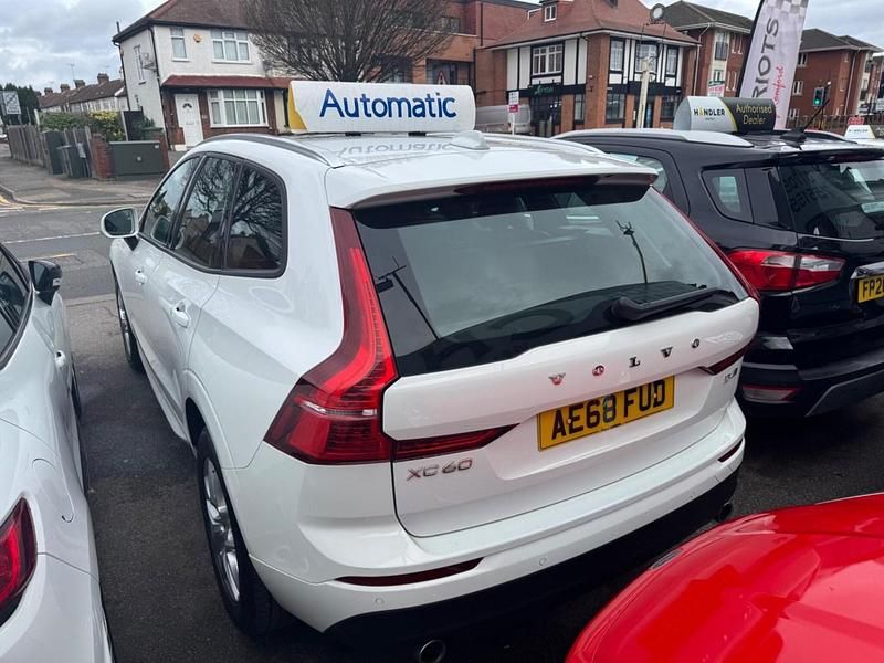 Used Volvo XC60 Momentum 2018 White SUV