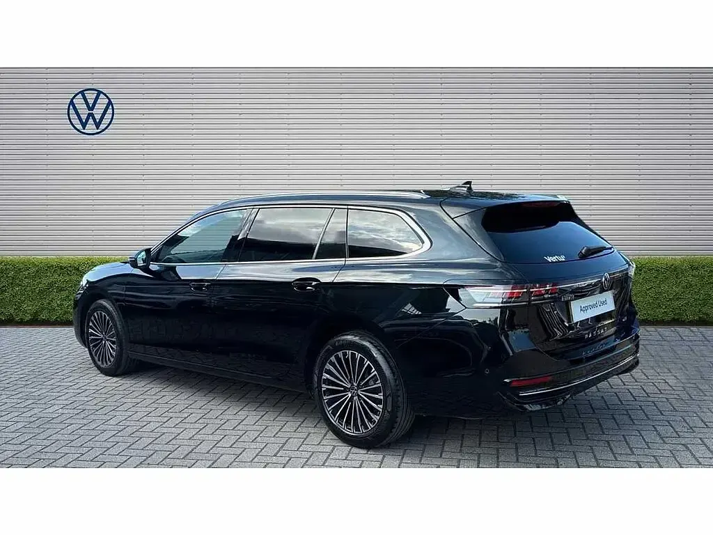 Used VW Passat Elegance 204 HP (150 kW) 2024 Black Estate